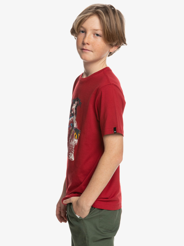 T-shirt rouge avec illustration crane avec lunettes de soleil porté vu de coté 