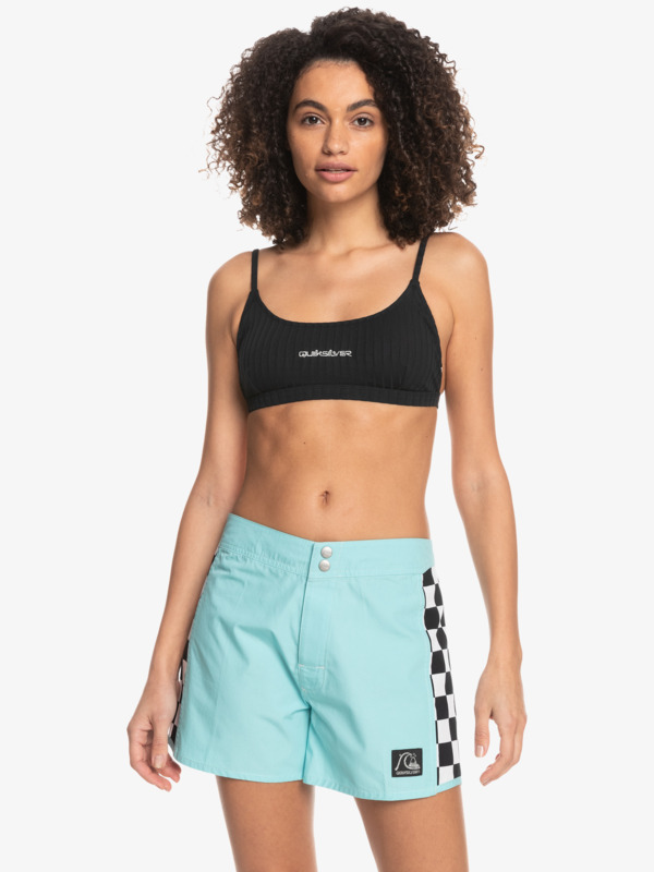 Produit Femme 3 - short bleu avec damier noir et blanc sur les cotés 