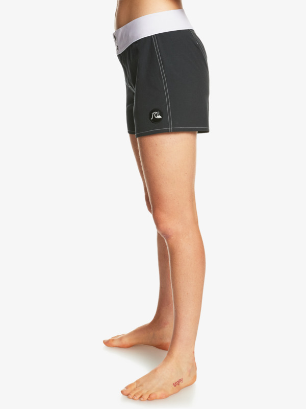 short rose et noir porté de coté